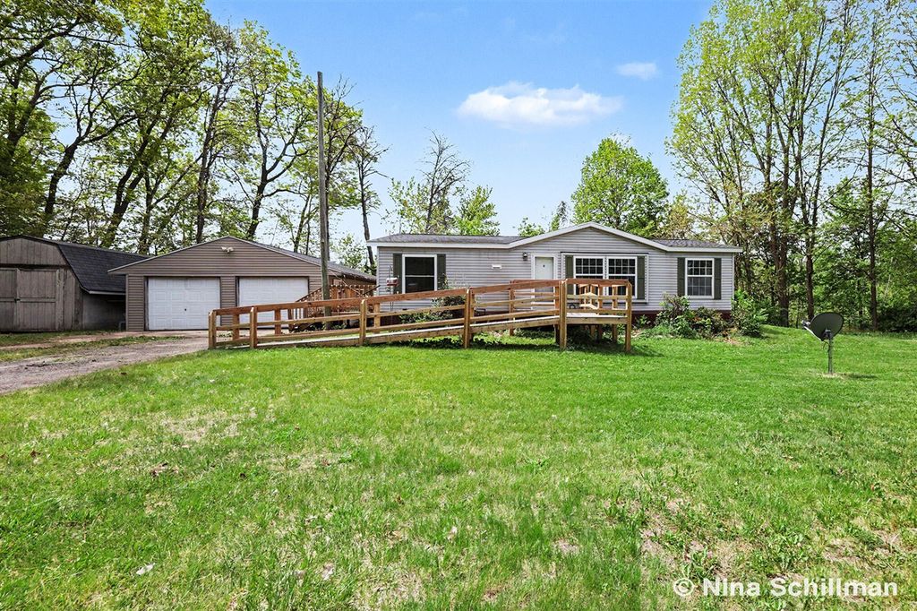 12150 Woodland Park Drive, Belding, MI 48809