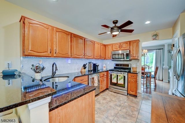 275 Morning Glory Ct, Readington Twp., NJ 08889