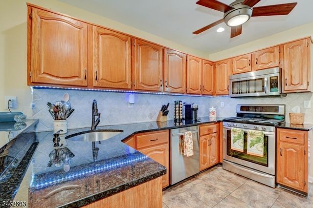 275 Morning Glory Ct, Readington Twp., NJ 08889