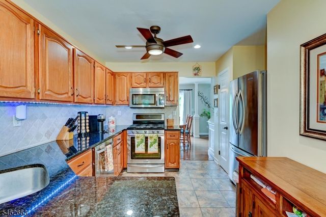 275 Morning Glory Ct, Readington Twp., NJ 08889