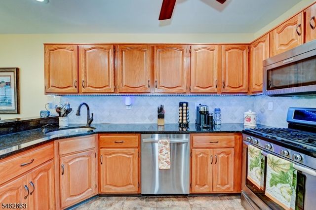 275 Morning Glory Ct, Readington Twp., NJ 08889