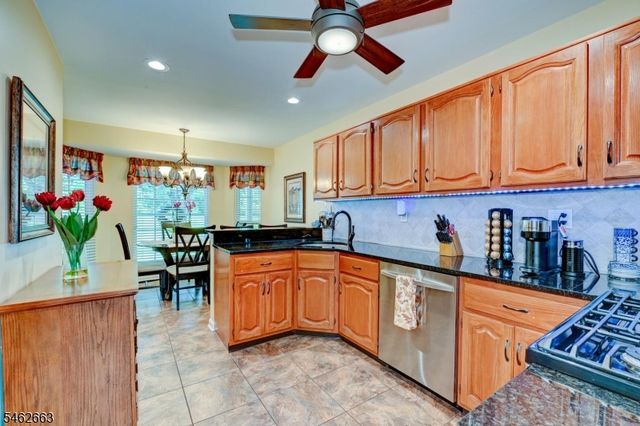 275 Morning Glory Ct, Readington Twp., NJ 08889