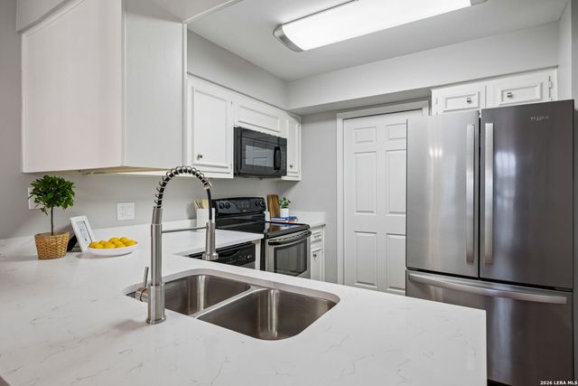 5359 Fredericksburg Rd Apt 803, San Antonio, TX 78229