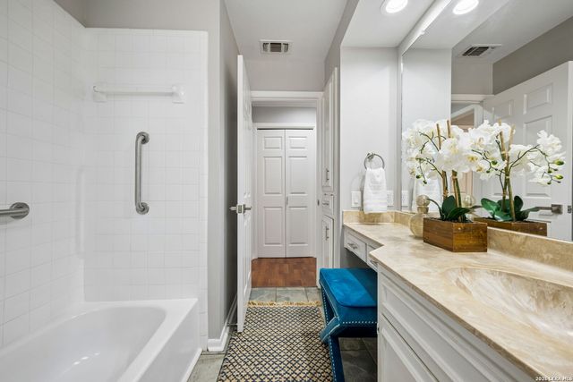 5359 Fredericksburg Rd Apt 803, San Antonio, TX 78229