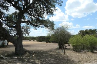 561 Hideaway Ln, Pipe Creek, TX 78063