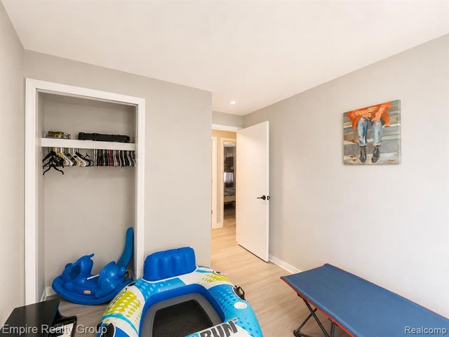 2997 Woodlawn Street, Walled Lake, MI 48390