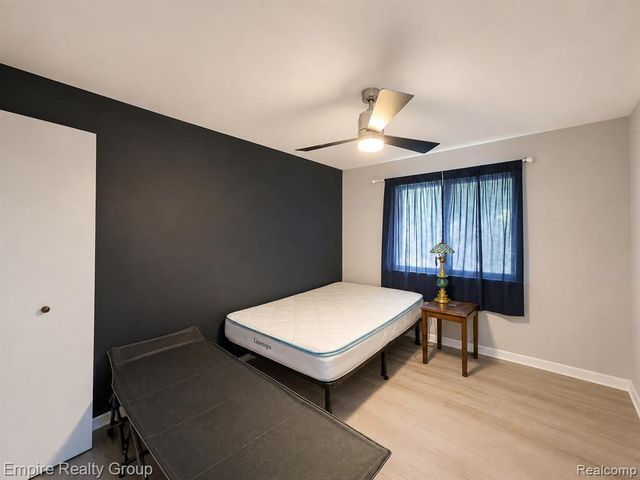 2997 Woodlawn Street, Walled Lake, MI 48390