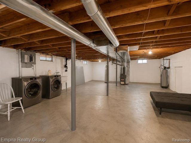2997 Woodlawn Street, Walled Lake, MI 48390