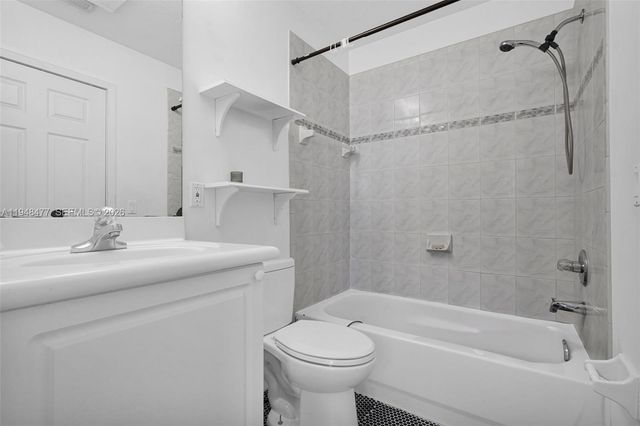 5420 NW 107 AVE 302, Doral, FL 33178