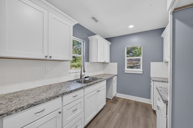 6415 N West Park View St, Park City, KS 67219
