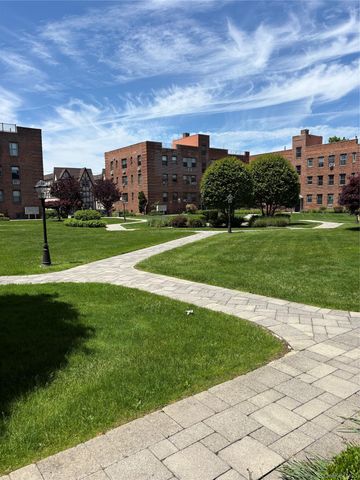 1 Jefferson Avenue F3, Rockville Centre, NY 11570
