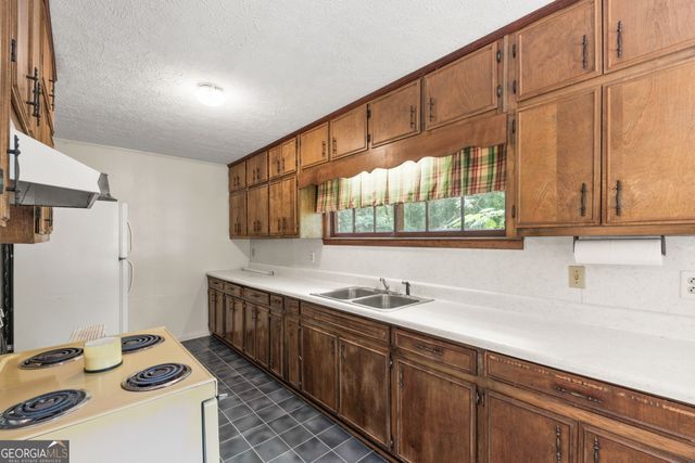 8 Thompson Lane, Thomaston, GA 30286