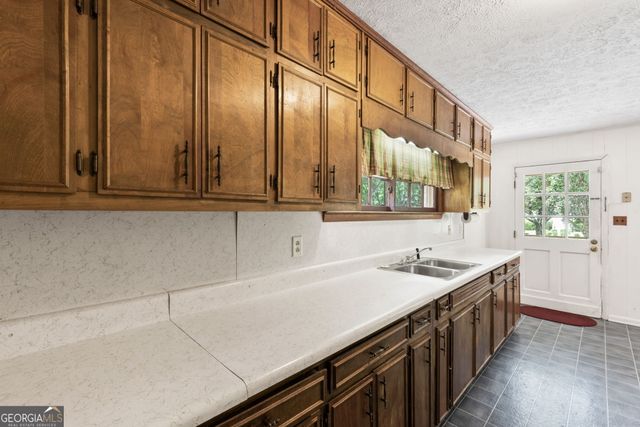8 Thompson Lane, Thomaston, GA 30286