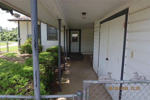 1413 N Main Street, Schulenburg, TX 78956