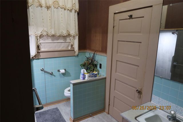 1413 N Main Street, Schulenburg, TX 78956