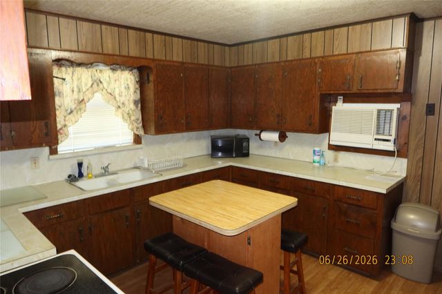 1413 N Main Street, Schulenburg, TX 78956