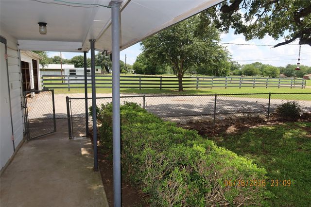 1413 N Main Street, Schulenburg, TX 78956