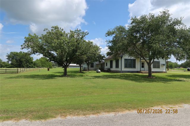 1413 N Main Street, Schulenburg, TX 78956