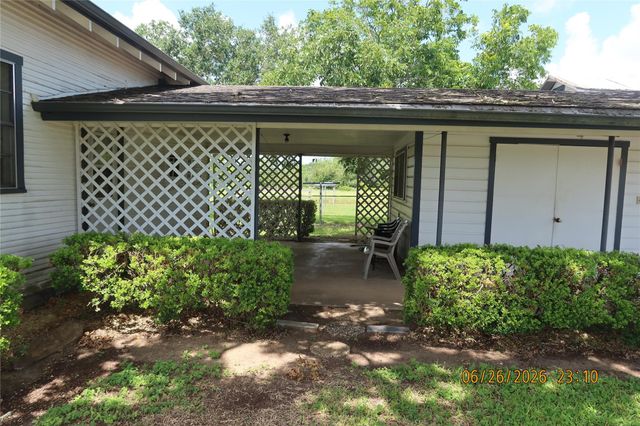 1413 N Main Street, Schulenburg, TX 78956