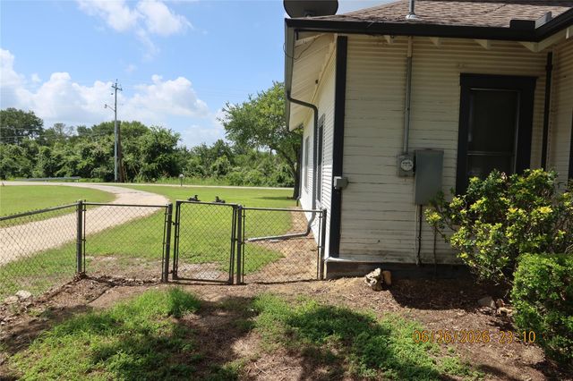 1413 N Main Street, Schulenburg, TX 78956