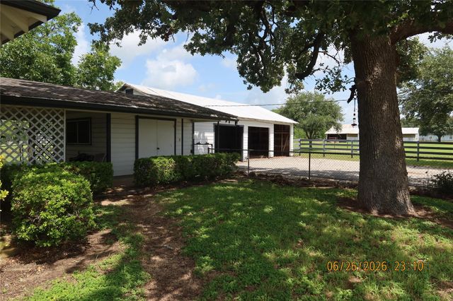 1413 N Main Street, Schulenburg, TX 78956