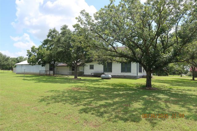 1413 N Main Street, Schulenburg, TX 78956