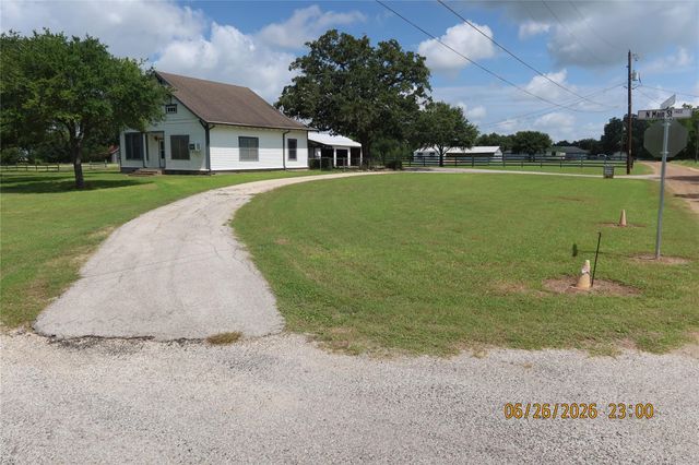 1413 N Main Street, Schulenburg, TX 78956