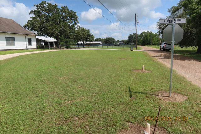 1413 N Main Street, Schulenburg, TX 78956