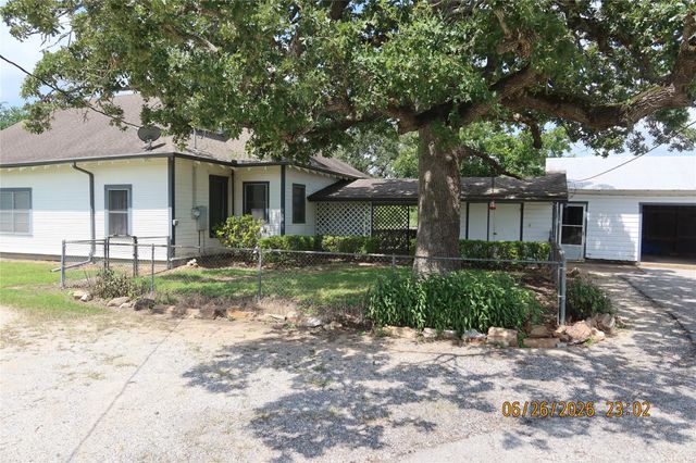 1413 N Main Street, Schulenburg, TX 78956