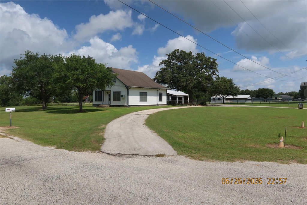 1413 N Main Street, Schulenburg, TX 78956