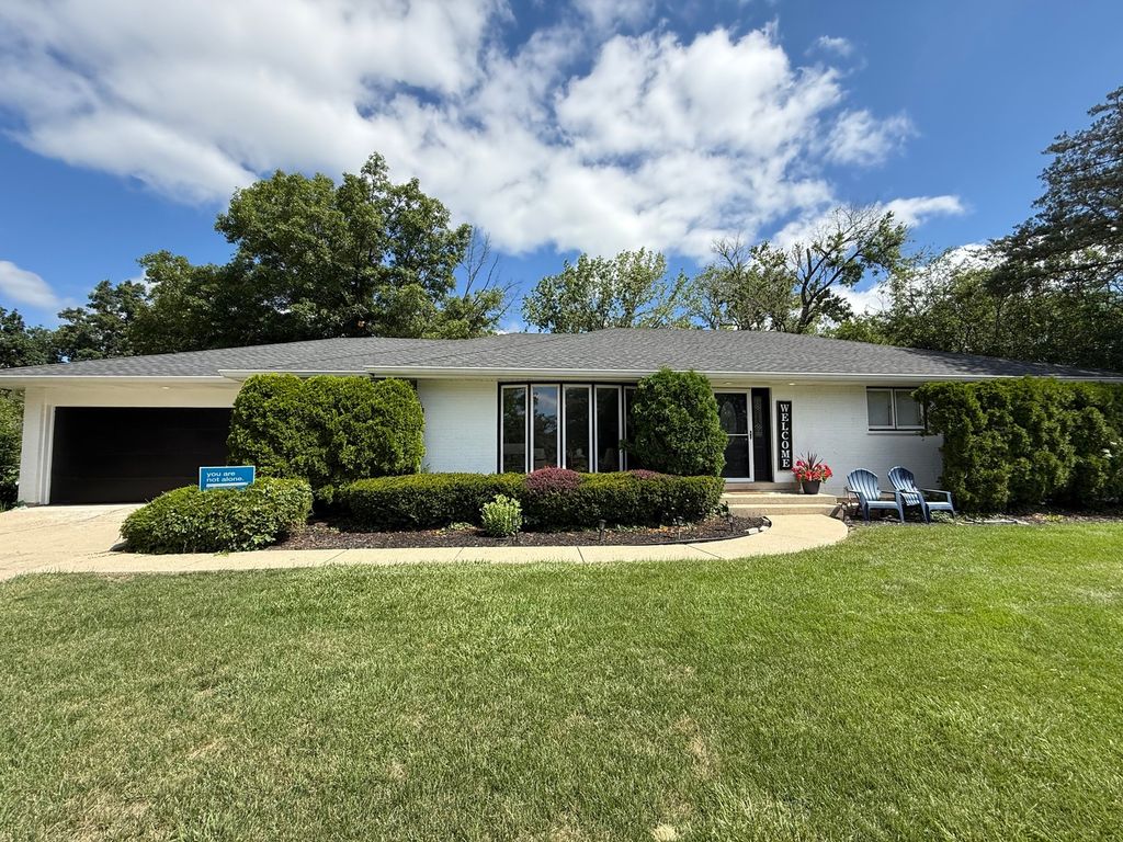 4 Yorkshire Drive, Lincolnshire, IL 60069