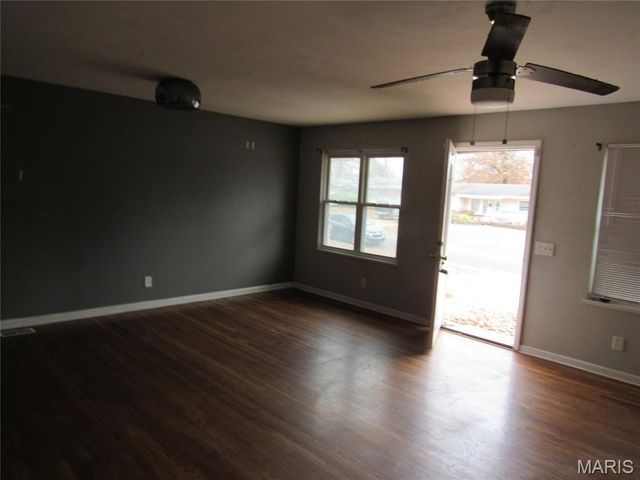 10815 Vorhof Drive, St Louis, MO 63136