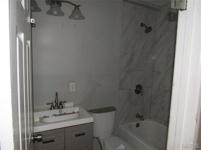 10815 Vorhof Drive, St Louis, MO 63136