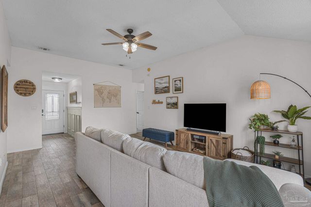 2285 Estate Cir, Navarre, FL 32566