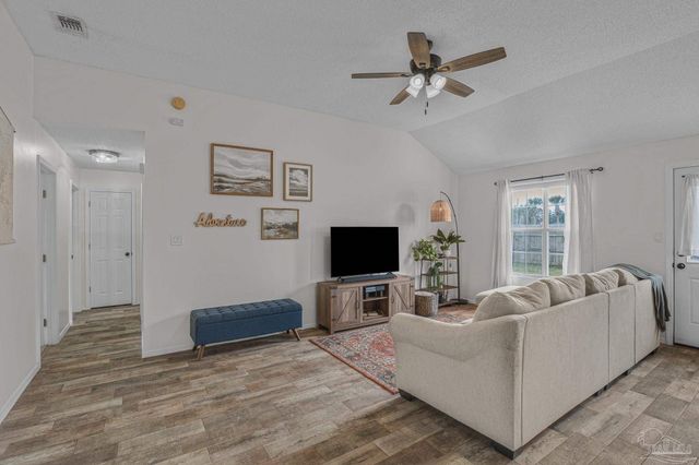 2285 Estate Cir, Navarre, FL 32566