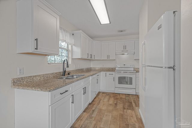 2285 Estate Cir, Navarre, FL 32566