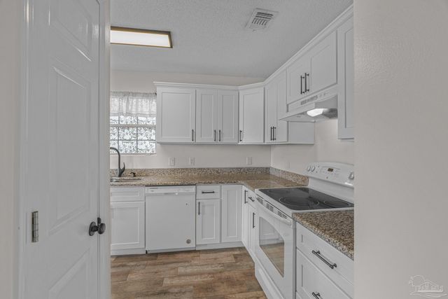 2285 Estate Cir, Navarre, FL 32566