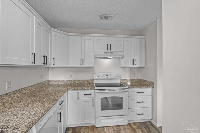 2285 Estate Cir, Navarre, FL 32566