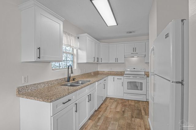 2285 Estate Cir, Navarre, FL 32566
