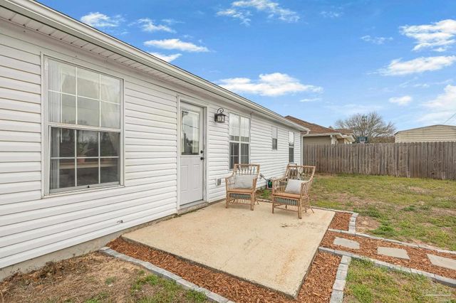2285 Estate Cir, Navarre, FL 32566