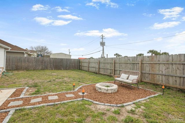 2285 Estate Cir, Navarre, FL 32566