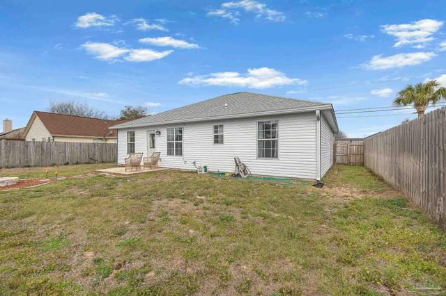 2285 Estate Cir, Navarre, FL 32566