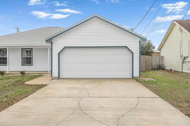 2285 Estate Cir, Navarre, FL 32566