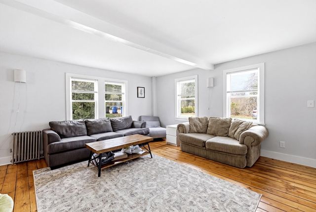 1270 West St, Amherst, MA 01002