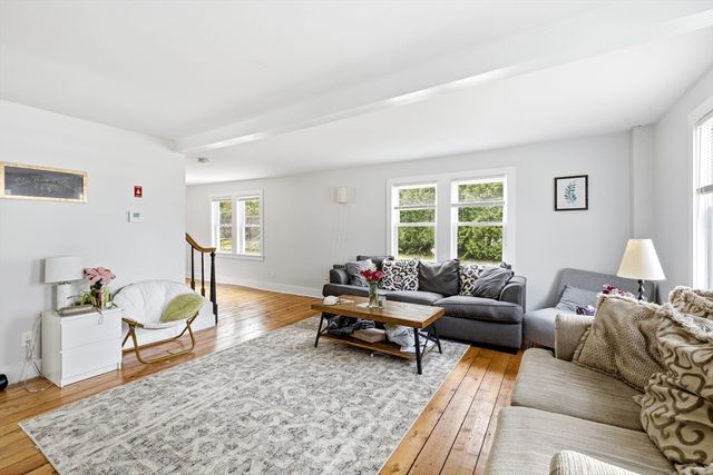 1270 West St, Amherst, MA 01002