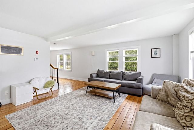 1270 West St, Amherst, MA 01002