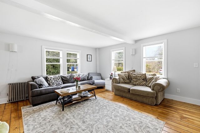 1270 West St, Amherst, MA 01002
