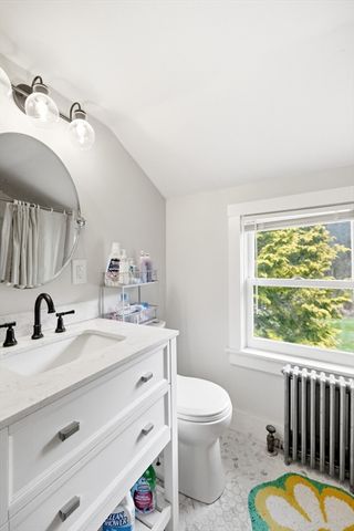 1270 West St, Amherst, MA 01002