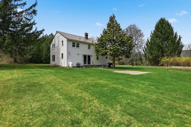 1270 West St, Amherst, MA 01002