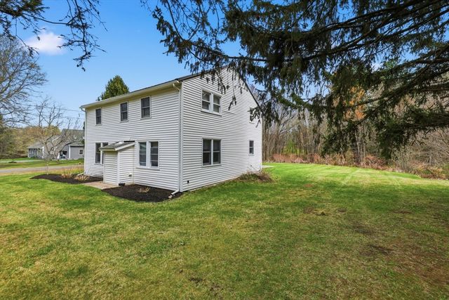 1270 West St, Amherst, MA 01002